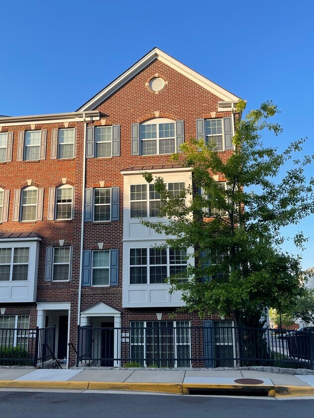 15265 Leicestershire St Unit 144, Woodbridge, VA 22191 Condo for Rent in Woodbridge, VA