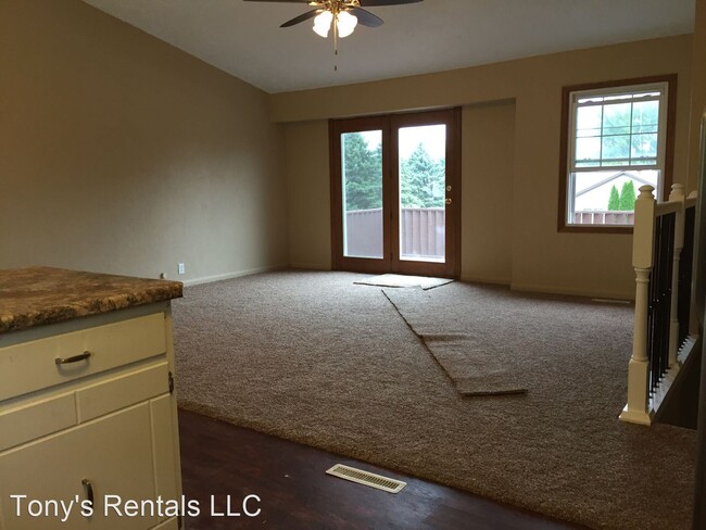 Building Photo - 3 br, 2 bath House - 105 Duesenberg Street