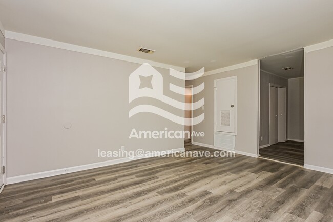 Building Photo - 4059 W Oak Dr