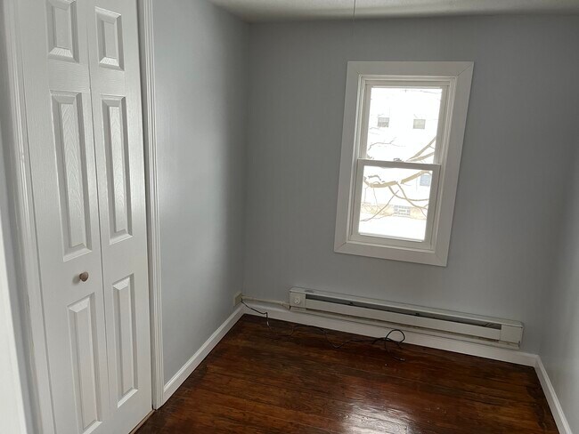 Smaller bedroom with closet - 205 Wright Ave