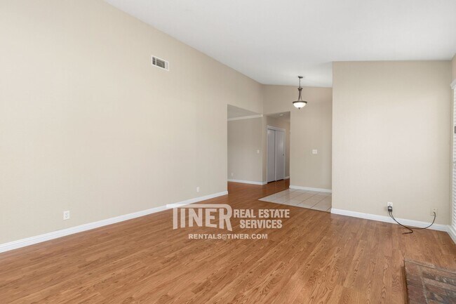 Foto del edificio - 8052 Phoebe Way