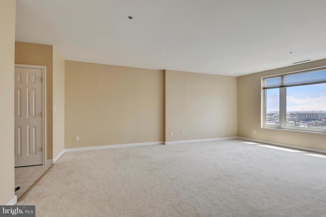 Building Photo - 100 Harborview Dr