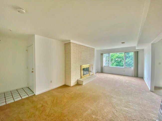 Building Photo - 84 Walpole St