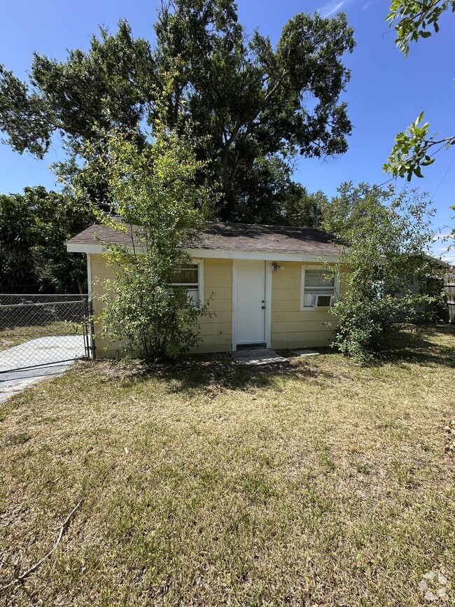 Building Photo - 321 N 11th St
