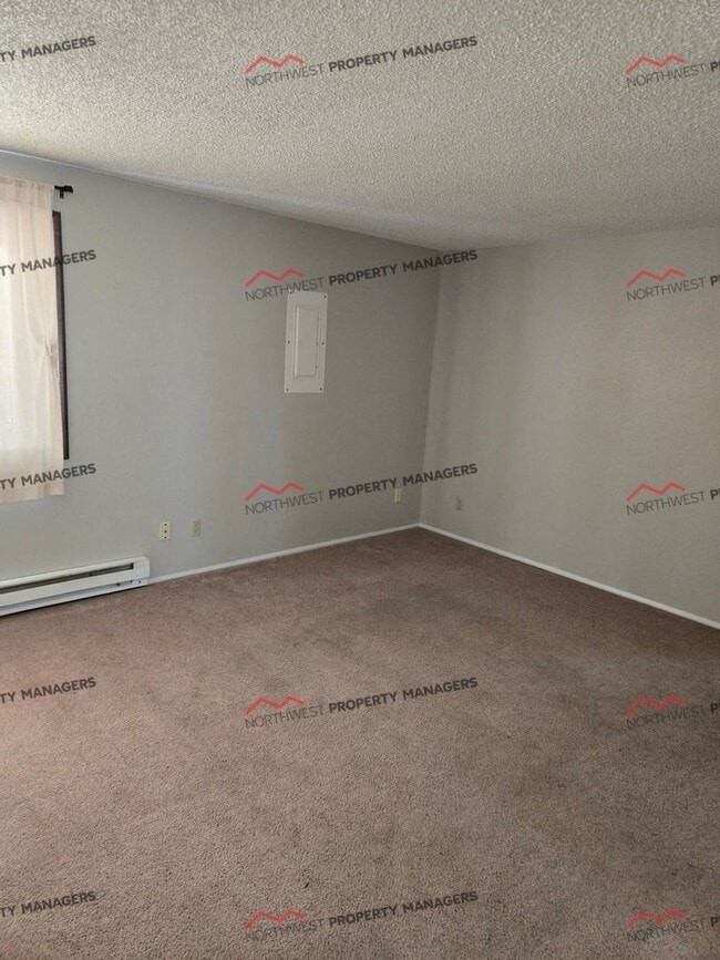 Building Photo - R40A