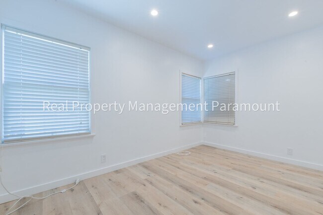 Foto del edificio - 919 N Stanley Ave