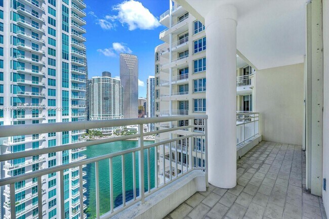 Foto del edificio - 888 Brickell Key Dr