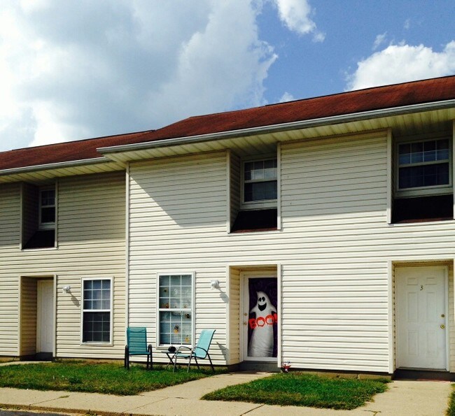 1000 E Canal St Unit B2, Nelsonville, OH 45764 Room for Rent in
