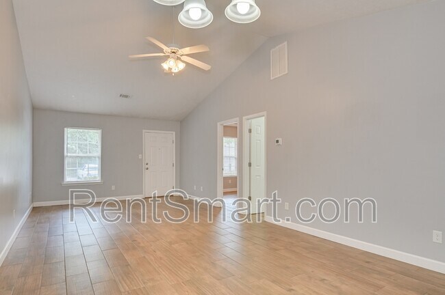 Foto del edificio - 330 Beech Ln