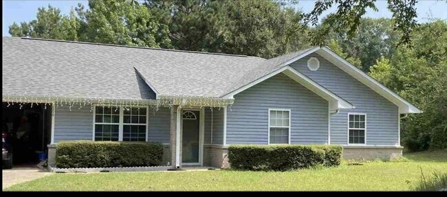 Building Photo - 1215 Collins Rd