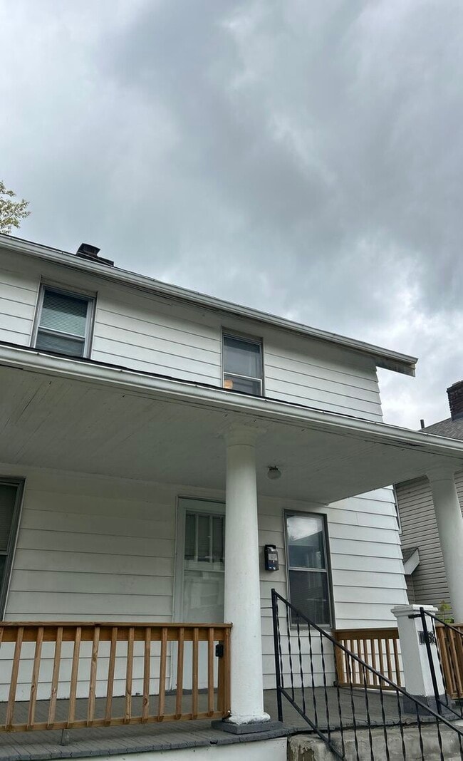 Building Photo - 1058 E 147th St