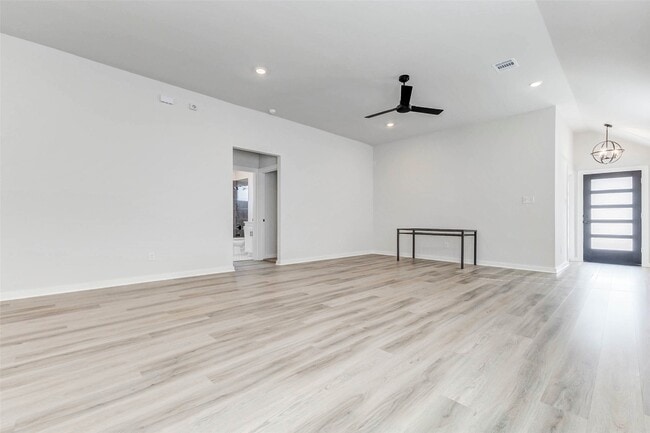 Building Photo - 6422 Pomona Ct