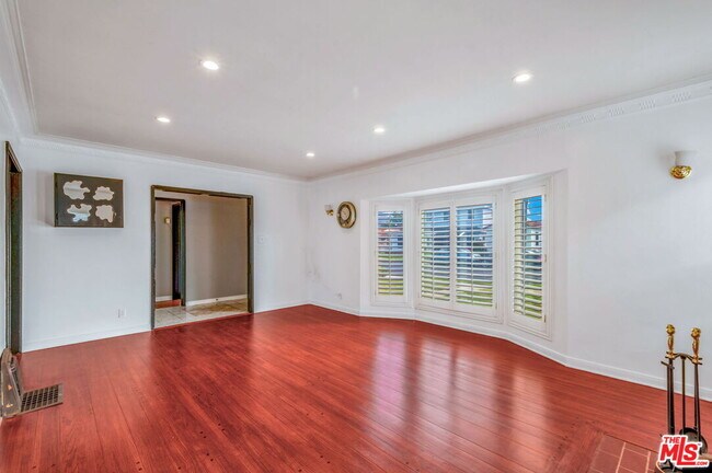 Foto del edificio - 3867 Olmsted Ave