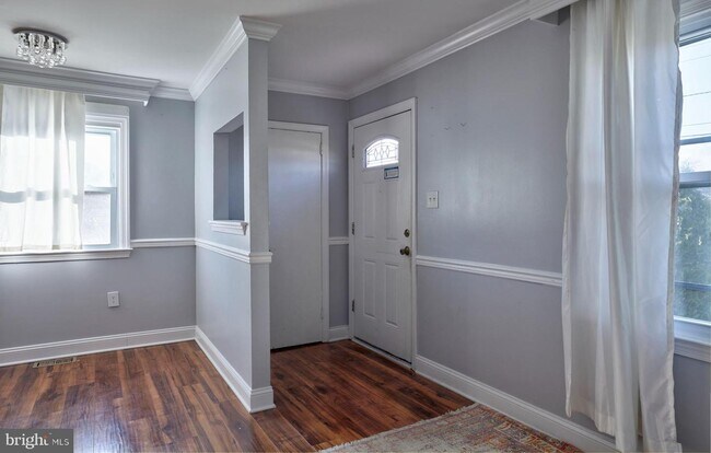 Building Photo - 108 E Franklin Ave