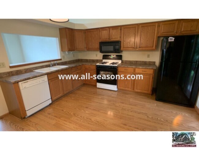 Building Photo - Beautiful home across from park in Fairfax!