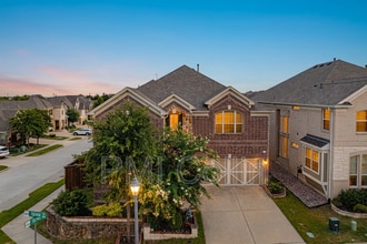 Building Photo - 8701 Fairway Ln