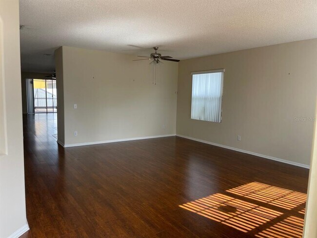 Building Photo - 422 Graystone Blvd