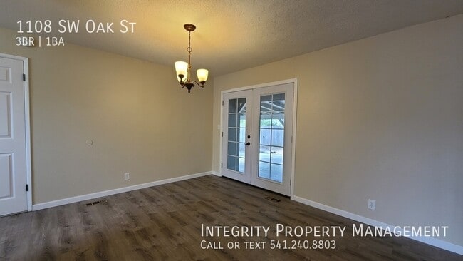 Building Photo - 1108 SW Oak St