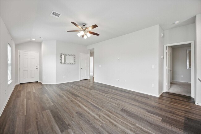 Foto del edificio - 7907 Hollow Root Ln