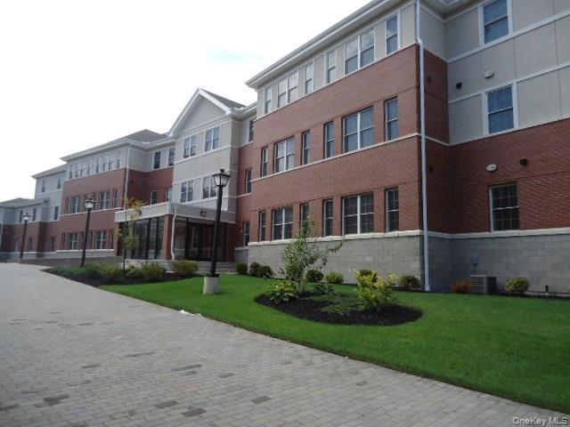 Building Photo - 77 Quaker Ave