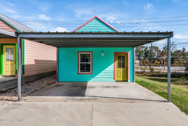 Building Photo - 1426 General Mouton Ave