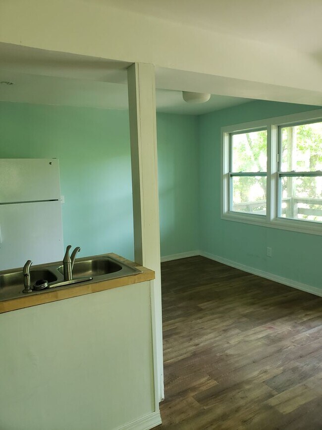 Building Photo - LT108-2 / KDH108B