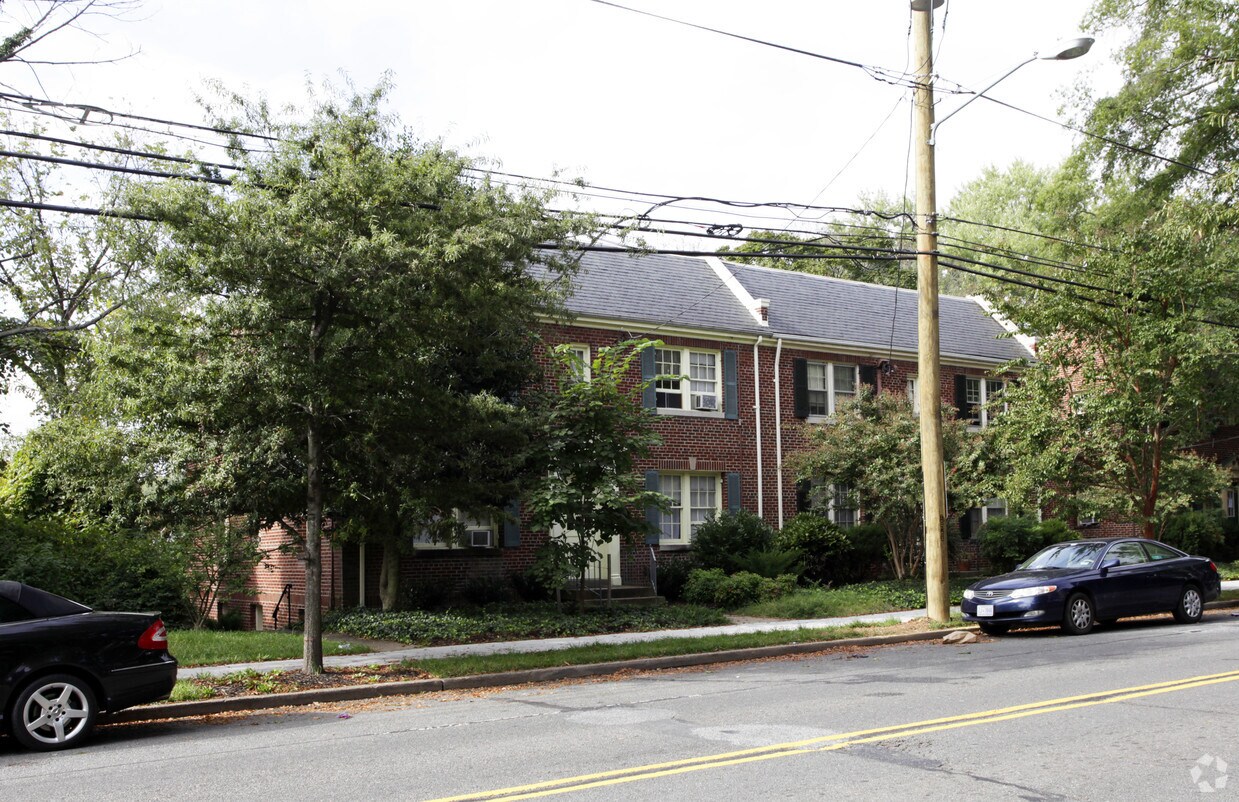 Primary Photo - 4478 Macarthur Blvd NW