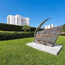 Building Photo - 1050 Longboat Club Rd