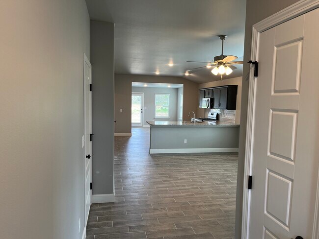 Building Photo - 2110 Bluestem Dr
