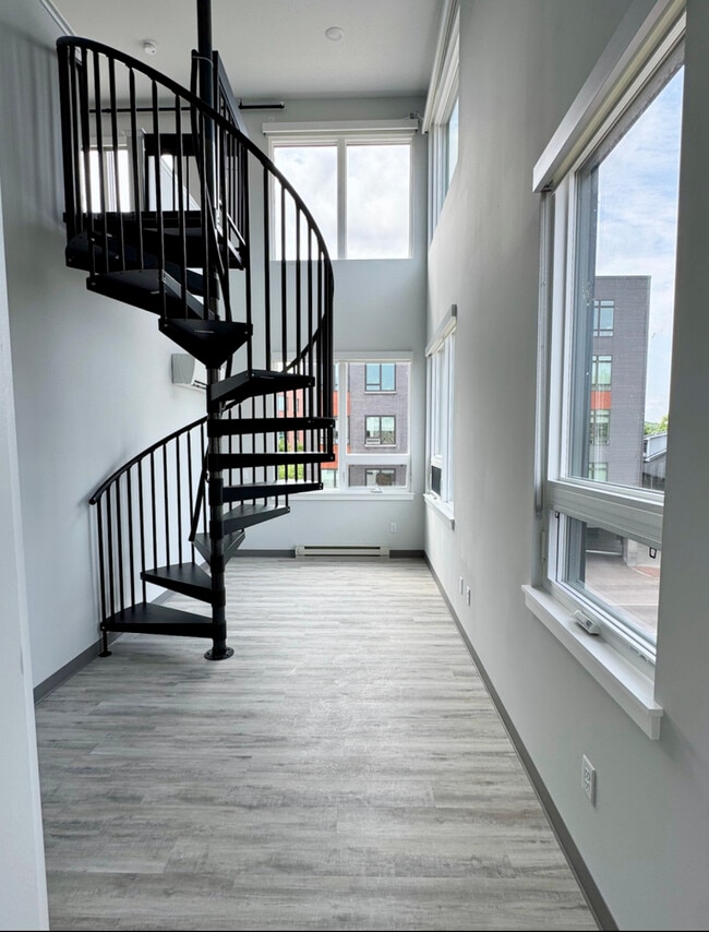 Building Photo - 111 E Allen St