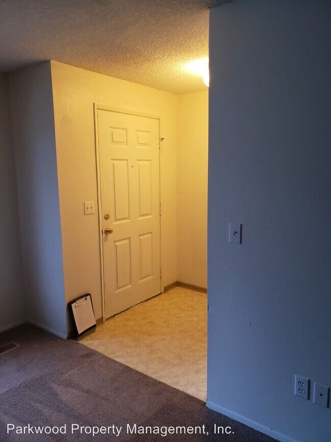 Foto del edificio - 10028-10030 Farwest Dr SW