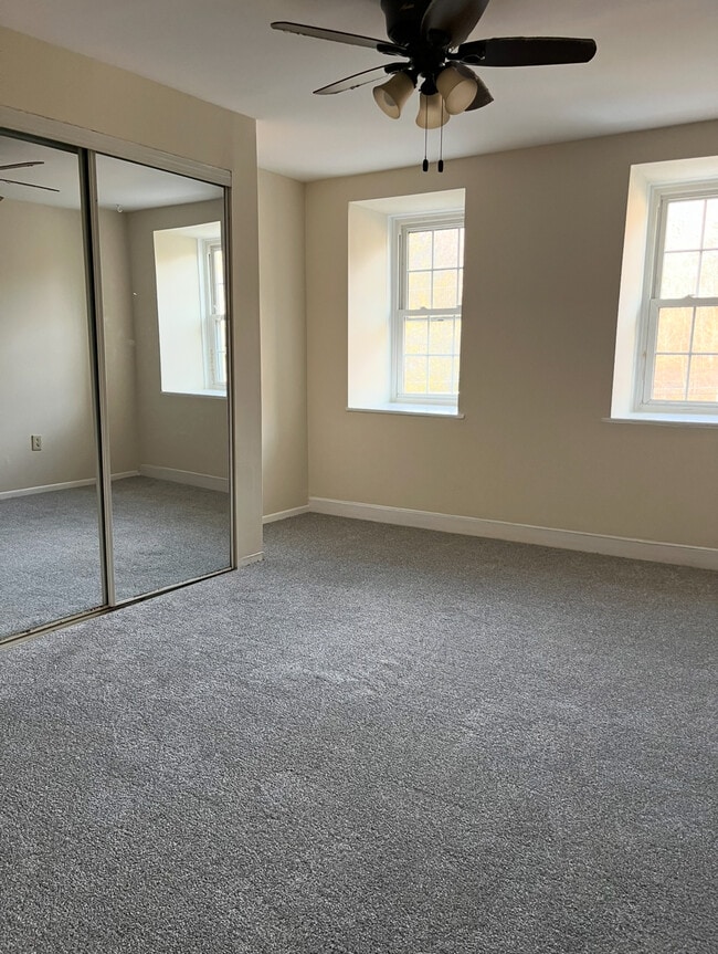 Building Photo - 16 East Main Street