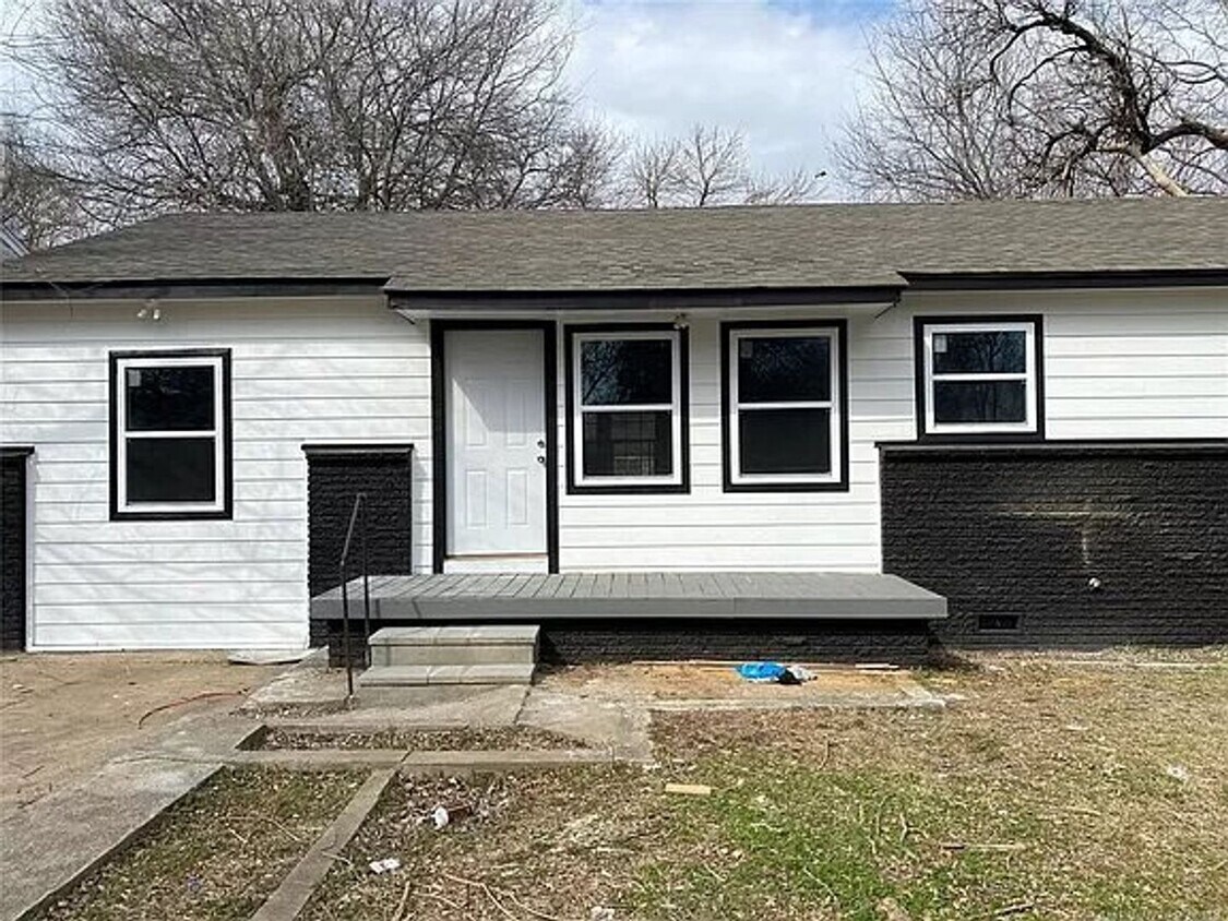 Primary Photo - PRICE DROP!! Stunning 4 Bed 2 Bath Home on...