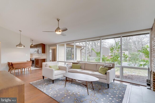 Foto del edificio - 3315 Pendleton Dr