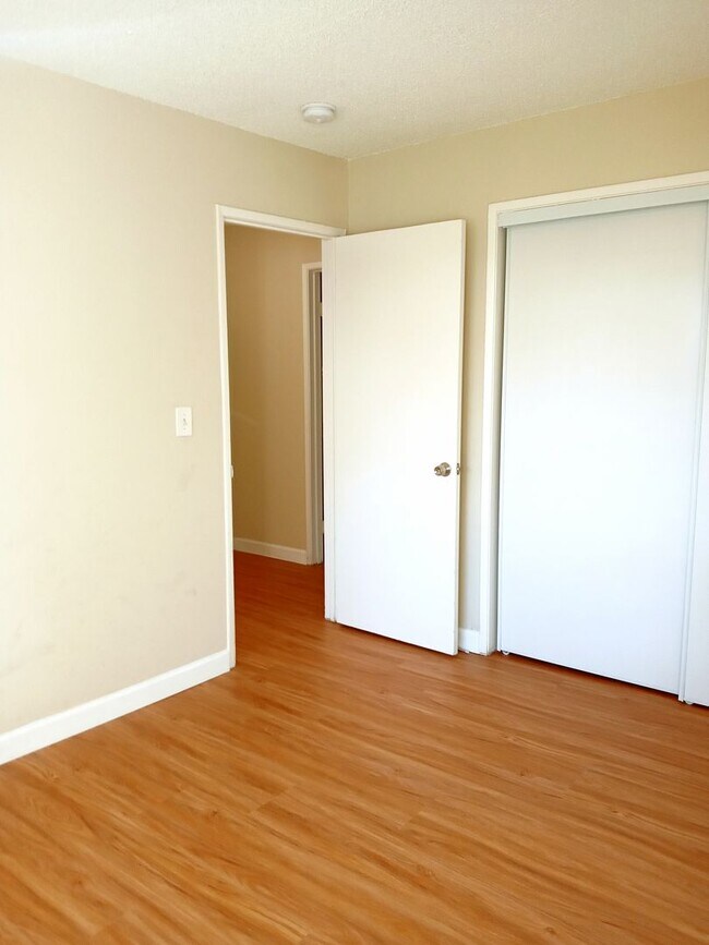 Building Photo - viam31