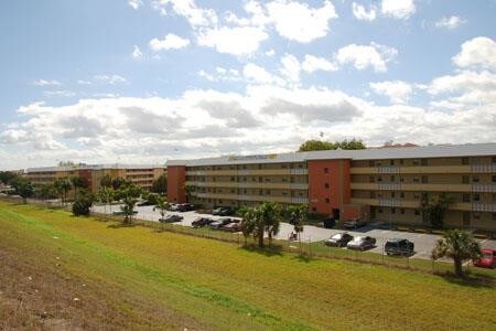 Foto del edificio - CUTLER GARDENS APARTMENTS
