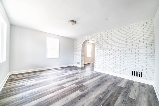 Building Photo - 8524 Water Oak Rd