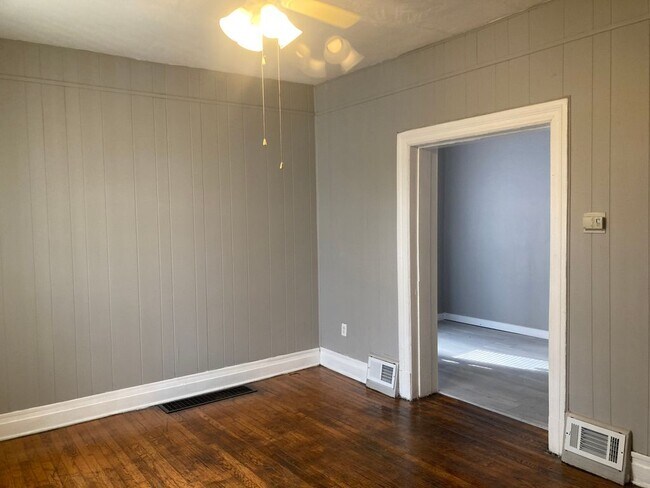 Foto del edificio - 1291 Purcell Ave