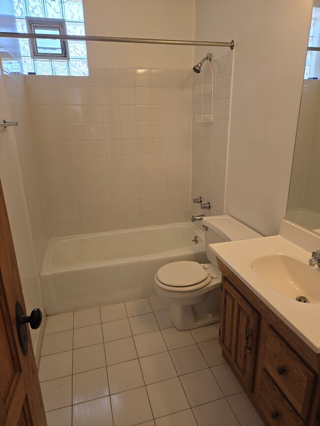Bathroom 1 - 3420 N Paulina St
