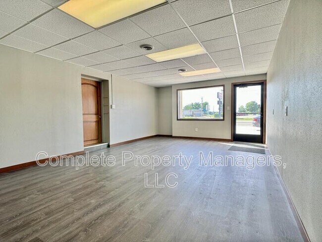 Foto del edificio - 702 E Main St