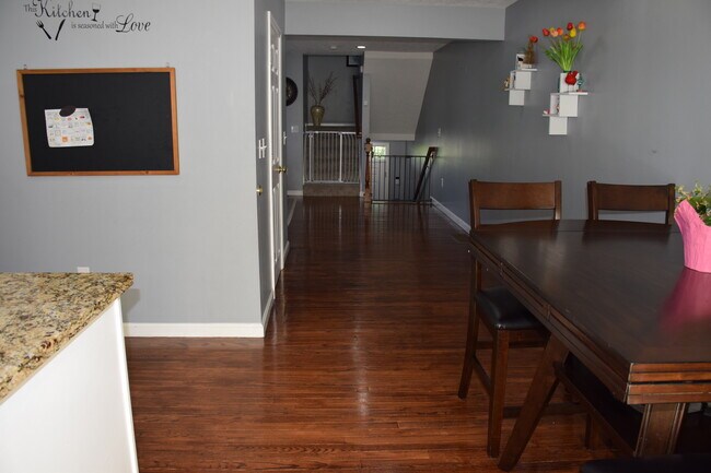 Comedor/Sala de estar - 27 Georgetown Dr