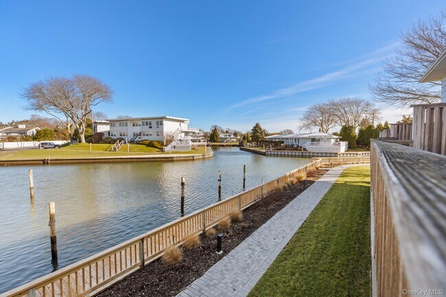 Building Photo - 3047 Mitchell Rd