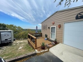 Building Photo - 532 Stenen Dr