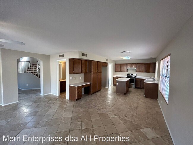 Foto del edificio - 3 br, 2.5 bath House - 5946 E KELTON LN
