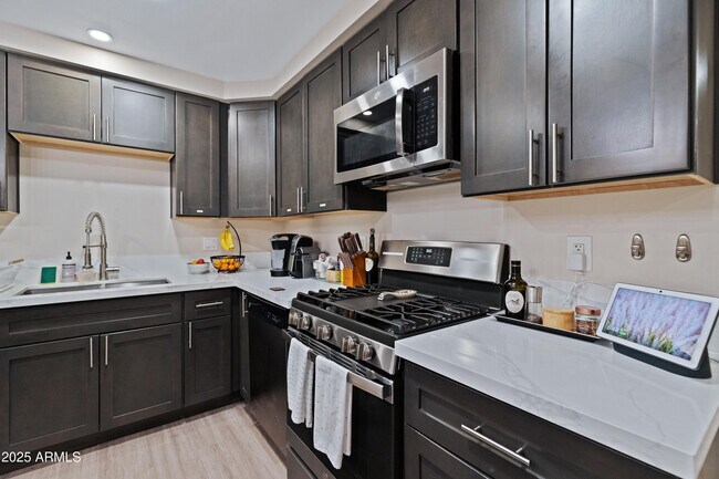 Foto del edificio - 3622 E Sheridan St