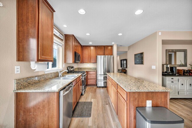 Foto del edificio - Currently being enjoyed by another resident - Available for move-in April 5th. Accepting tours fo...