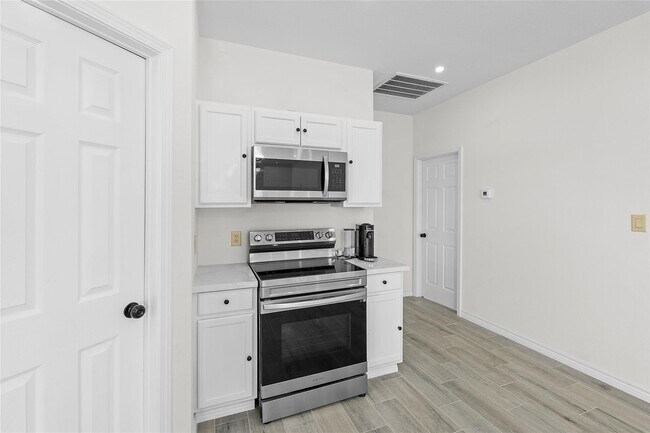 Building Photo - 5053-5835 Drive