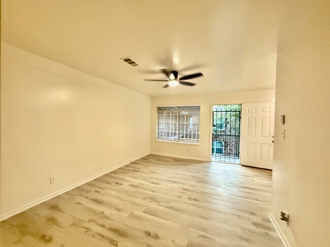 Building Photo - 6401 Skyline Dr