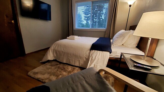 Building Photo - 1803 N 200th St