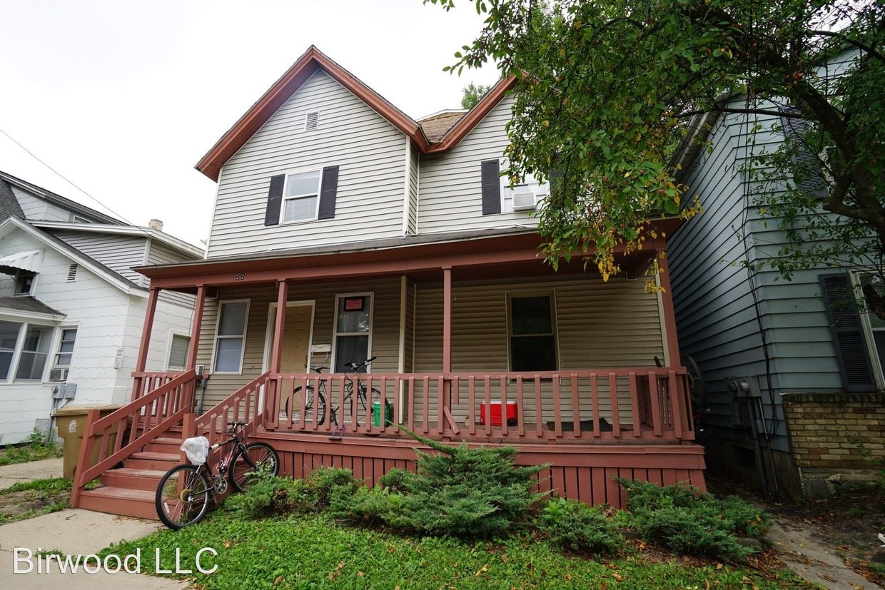 Primary Photo - 6 br, 2 bath Apartment - 22 N Bassett St